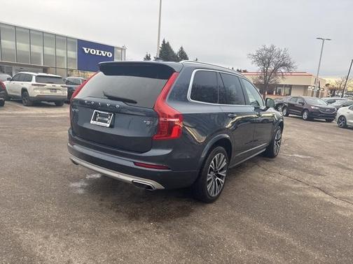 2021 Volvo XC90 T5 Momentum 7 Passenger