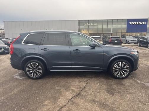 2021 Volvo XC90 T5 Momentum 7 Passenger