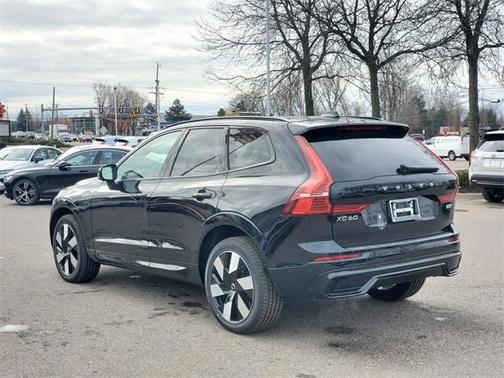 2025 Volvo XC60 Plug-In Hybrid T8 Plus