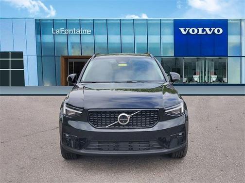 2025 Volvo XC40 B5 Plus Dark Theme