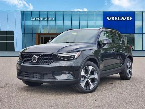 2025 Volvo XC40 B5 Plus Dark Theme