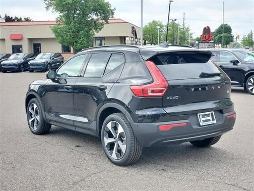2025 Volvo XC40 B5 Plus Dark Theme