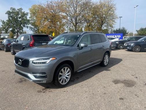 2017 Volvo XC90 T6 Momentum
