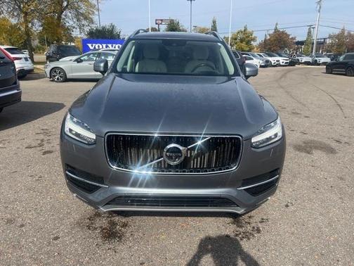 2017 Volvo XC90 T6 Momentum