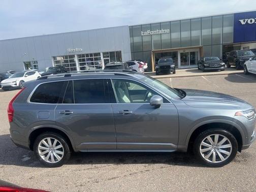 2017 Volvo XC90 T6 Momentum