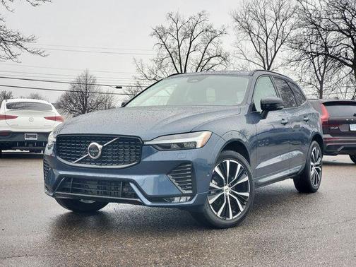 2024 Volvo XC60 B5 Plus Dark Theme