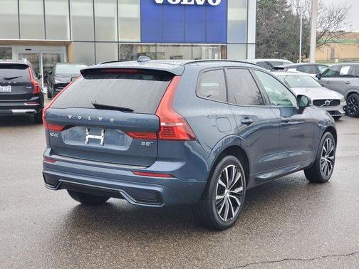 2024 Volvo XC60 B5 Plus Dark Theme