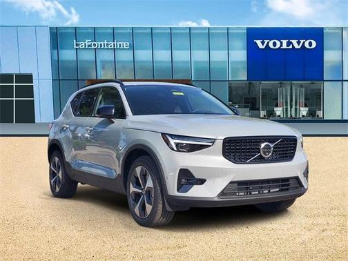 2026 Volvo XC40 B5 Plus