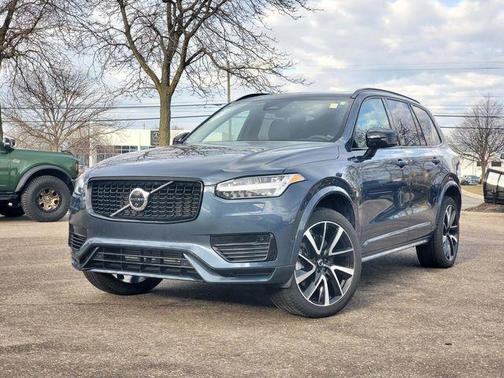 2023 Volvo XC90 Recharge Plug-In Hybrid T8 Plus Dark Theme 7 Passenger