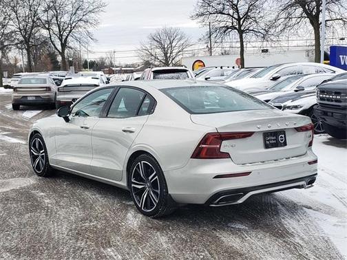 2021 Volvo S60 T5 R-Design