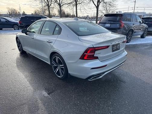 2021 Volvo S60 T5 R-Design