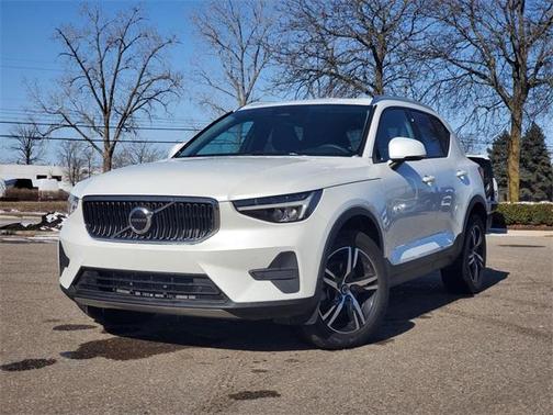 2023 Volvo XC40 B5 Core