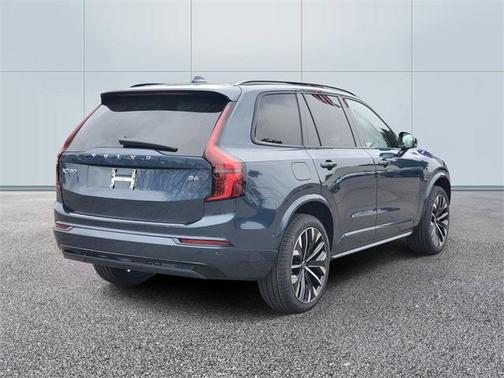 2026 Volvo XC90 B6 Ultra Dark Theme 7-Seater