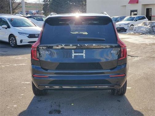 2026 Volvo XC90 B6 Ultra Dark Theme 6-Seater