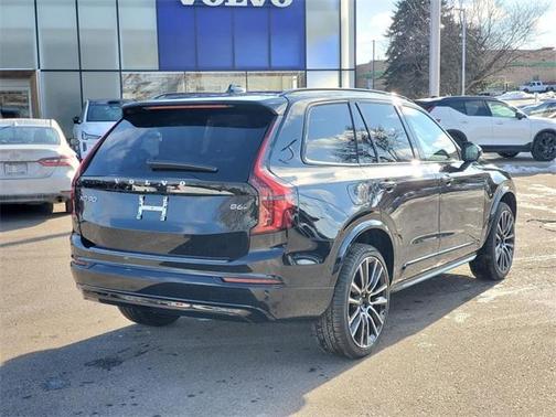 2026 Volvo XC90 B6 Ultra Dark Theme 6-Seater