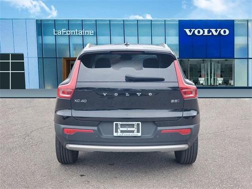 2023 Volvo XC40 B5 Plus Bright Theme