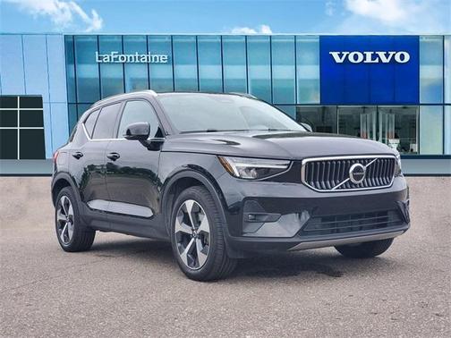 2023 Volvo XC40 B5 Plus Bright Theme