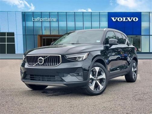 2023 Volvo XC40 B5 Plus Bright Theme