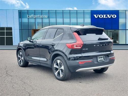 2023 Volvo XC40 B5 Plus Bright Theme