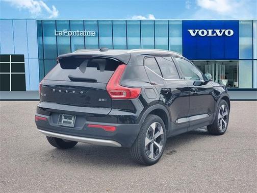 2023 Volvo XC40 B5 Plus Bright Theme