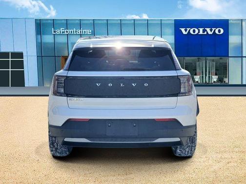 Crystal White Metallic 2026 Volvo EX30 TWIN MOTOR CROSS COUNTRY ULTRA