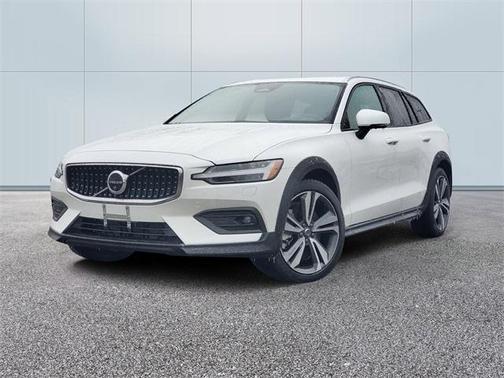 2025 Volvo V60 Cross Country B5 Plus