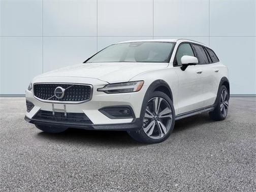 2025 Volvo V60 Cross Country B5 Plus