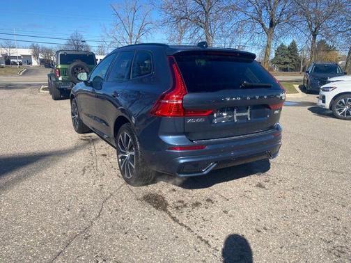 Denim Blue Metallic 2023 Volvo XC60 B5 Plus Dark Theme