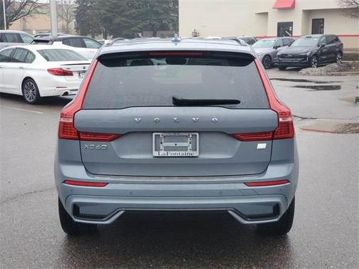 2024 Volvo XC60 Recharge Plug-In Hybrid T8 Plus Dark Theme