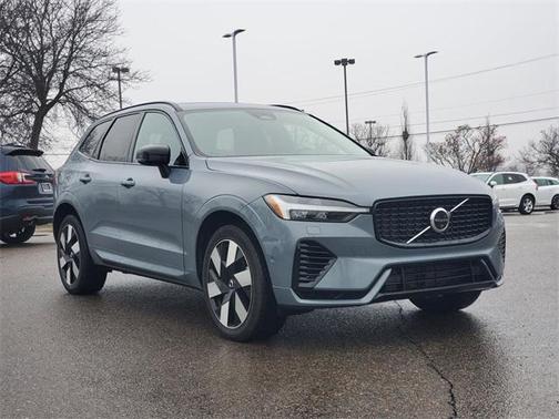 2024 Volvo XC60 Recharge Plug-In Hybrid T8 Plus Dark Theme