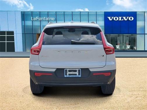 2026 Volvo XC40 B5 Plus