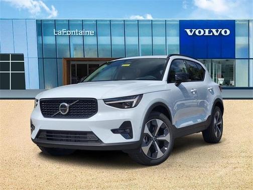2026 Volvo XC40 B5 Plus