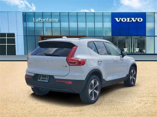 2026 Volvo XC40 B5 Plus