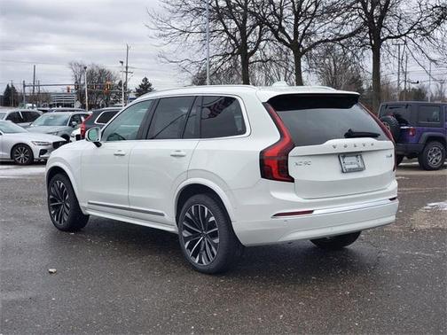 2025 Volvo XC90 B6 Plus 7-Seater