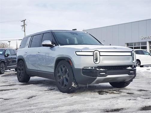 2024 Rivian R1S Adventure