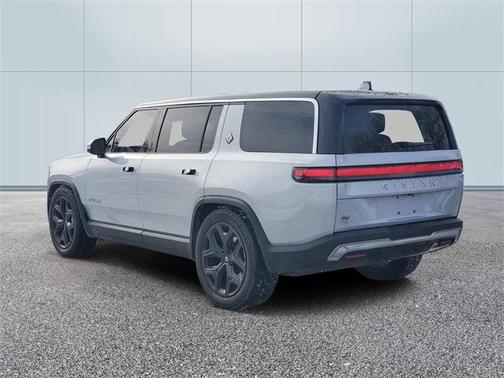 2024 Rivian R1S Adventure