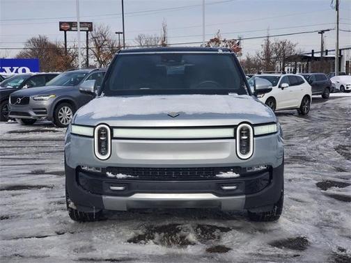 2024 Rivian R1S Adventure