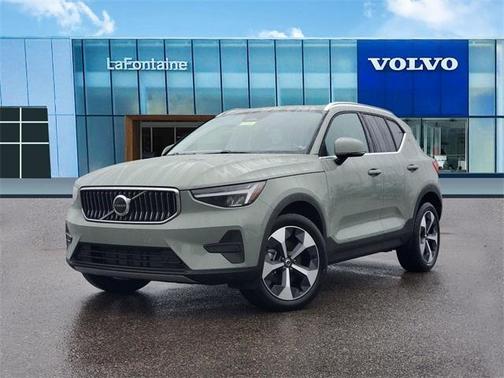 2025 Volvo XC40 B5 Core Bright Theme