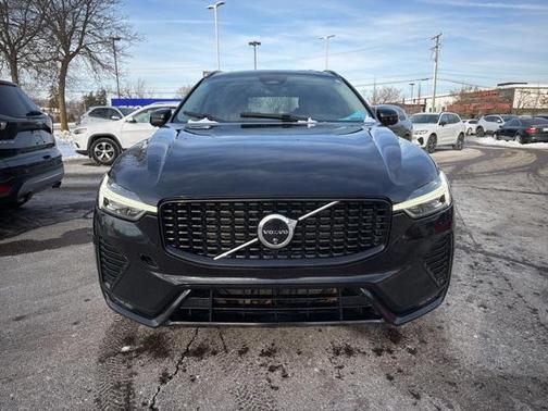 2024 Volvo XC60 B5 Plus Dark Theme