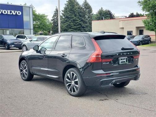 2025 Volvo XC60 B5 Plus