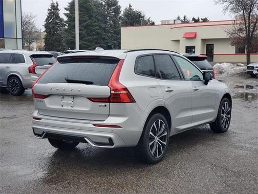 2025 Volvo XC60 B5 Plus