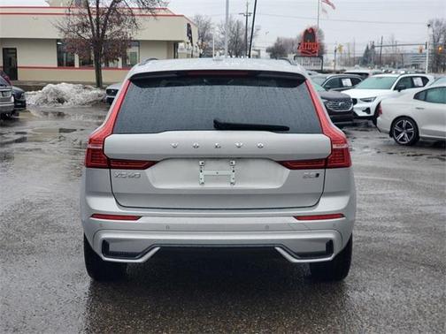 2025 Volvo XC60 B5 Plus