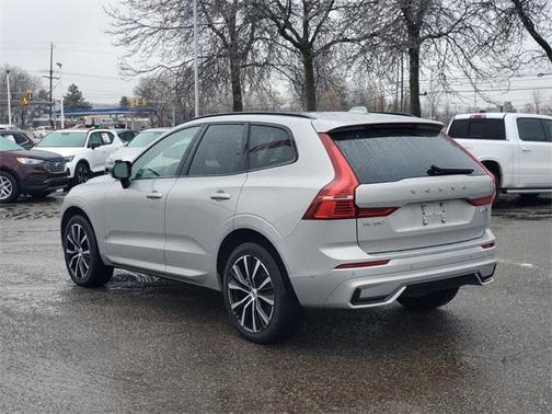 2025 Volvo XC60 B5 Plus