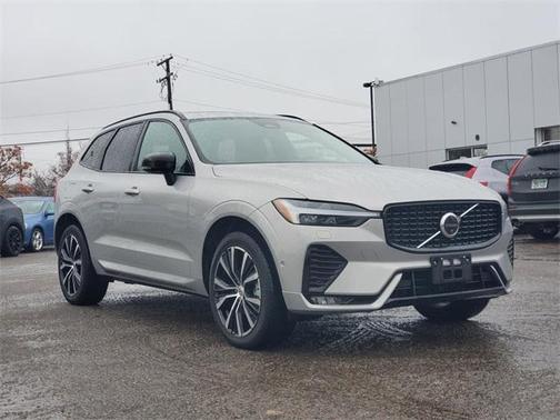 2025 Volvo XC60 B5 Plus