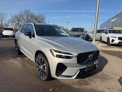 2025 Volvo XC60 B5 Plus