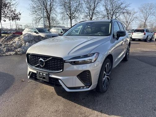 2025 Volvo XC60 B5 Plus