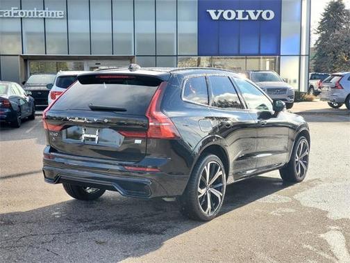 2022 Volvo XC60 Recharge Plug-In Hybrid T8 R-Design
