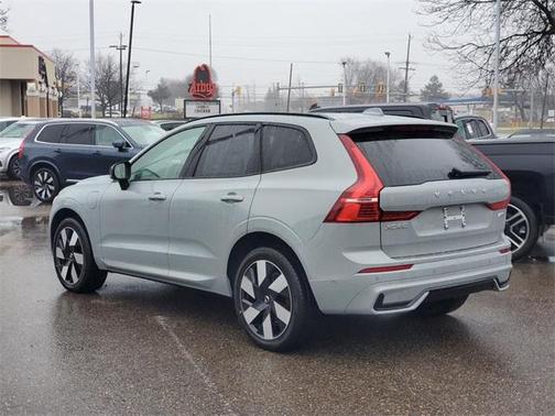 2025 Volvo XC60 Plug-In Hybrid T8 Plus