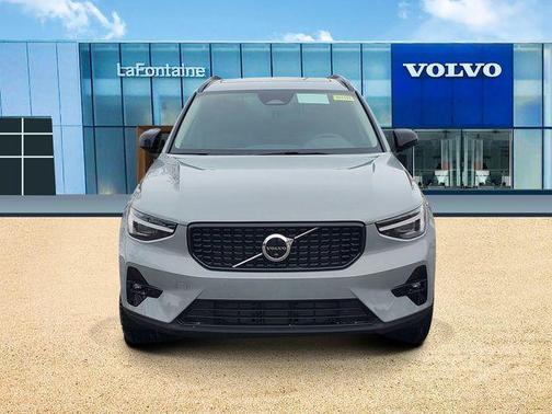 Metallic 2026 Volvo XC40 B5 Plus