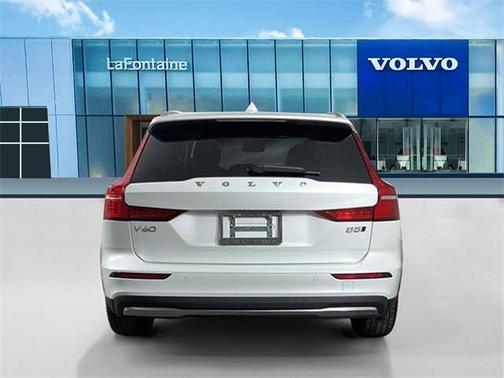 2023 Volvo V60 Cross Country B5 Plus